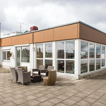 Apartment Rooftop Retreat *