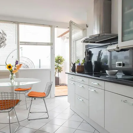 Apartment Rooftop Retreat *