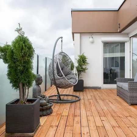 Rooftop Retreat Apartment